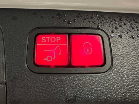 Used 2018 Mercedes-Benz GLC 300 4MATIC image 11
