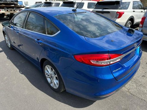Used 2017 Ford Fusion SE image 3