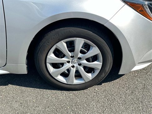Used 2022 Toyota Corolla LE image 7