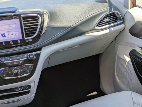 Used 2021 Chrysler Pacifica Touring-L image 20