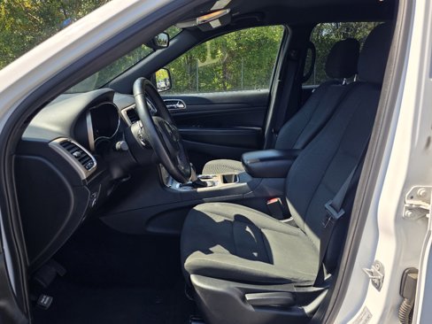 Used 2017 Jeep Grand Cherokee Laredo image 14