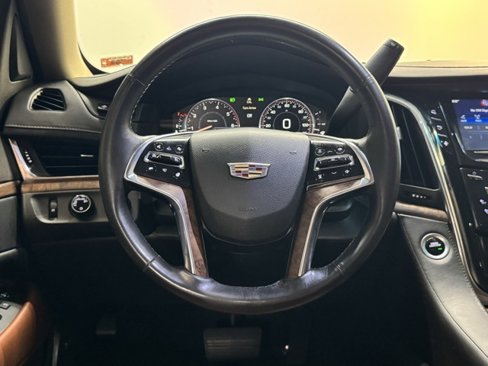 Used 2015 Cadillac Escalade Luxury image 8