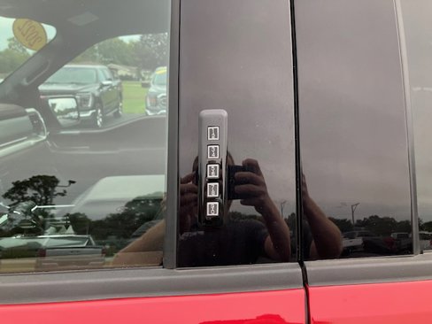 Used 2022 Ford F150 Lariat image 10