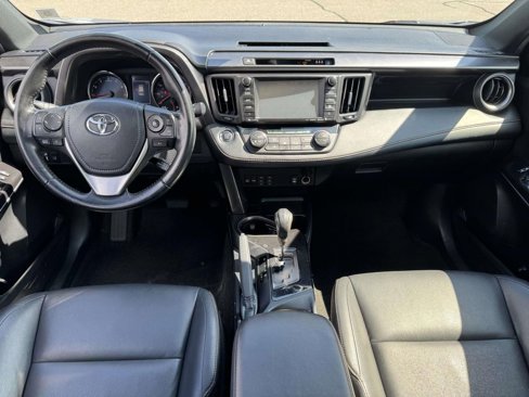 Used 2018 Toyota RAV4 SE image 12