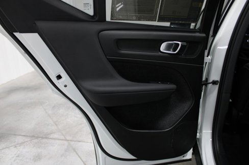Used 2024 Volvo XC40 B5 Plus w/ Climate Package image 19