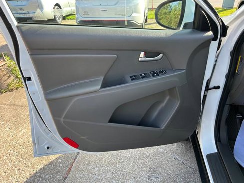 Used 2014 Kia Sportage LX image 7