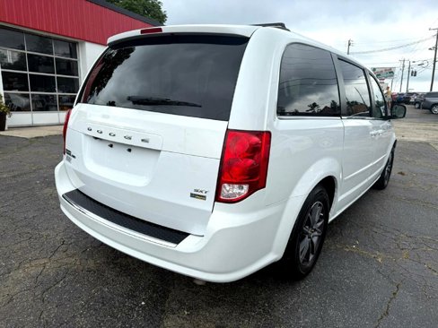 Used 2017 Dodge Grand Caravan SXT image 10