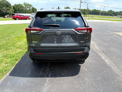 Used 2020 Toyota RAV4 XLE Premium image 3