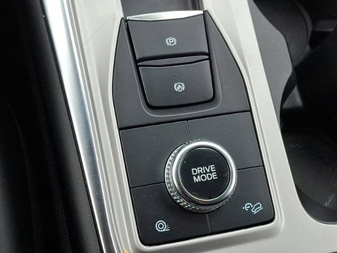 Certified 2022 Ford Explorer XLT w/ Equipment Group 202A image 25
