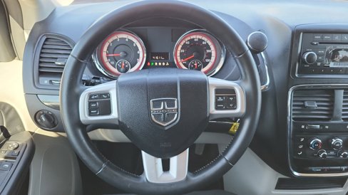 Used 2017 Dodge Grand Caravan SE w/ UConnect Hands-Free Group image 26