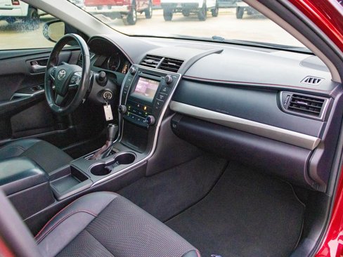 Used 2017 Toyota Camry SE image 10