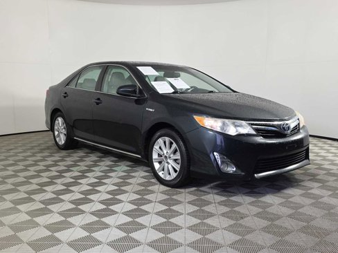 Used 2014 Toyota Camry XLE image 2