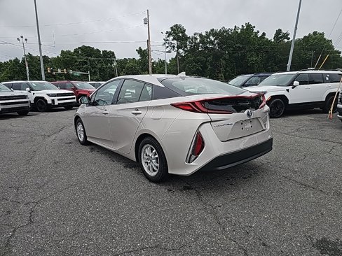 Used 2017 Toyota Prius Prime Premium image 7