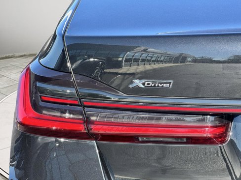 Used 2022 BMW 750i xDrive w/ Executive Package image 70