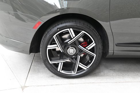 New 2025 Rolls-Royce Cullinan Black Badge image 23