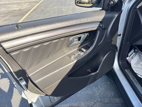 Used 2010 Ford Taurus SHO image 17