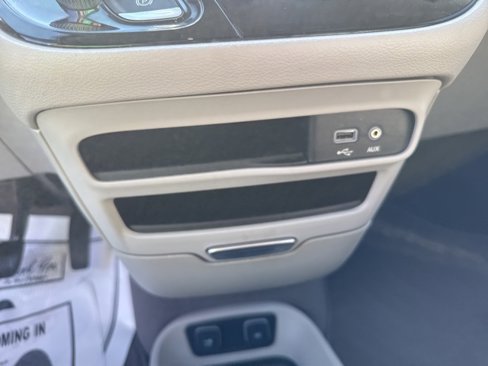 Used 2017 Chrysler Pacifica Touring-L image 12