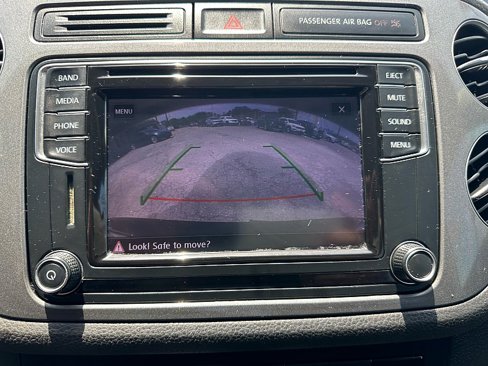 Used 2017 Volkswagen Tiguan S image 17