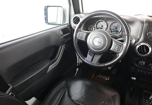 Used 2016 Jeep Wrangler Unlimited Sahara w/ Connectivity Group image 15