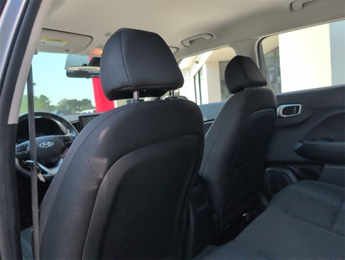 Used 2021 Hyundai Venue SEL image 27