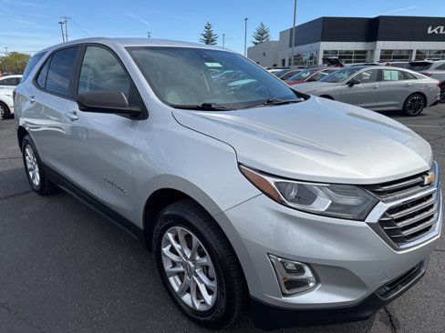Used 2021 Chevrolet Equinox LS w/ LS Convenience Package image 1