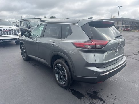 Used 2024 Nissan Rogue SV image 7