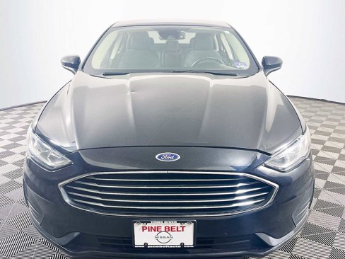 Used 2019 Ford Fusion SE image 2