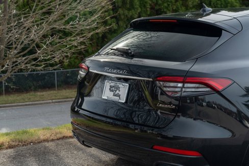 Used 2024 Maserati Levante GT Ultima image 11