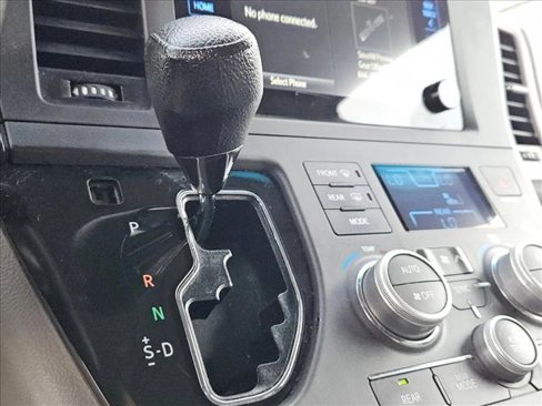 Used 2015 Toyota Sienna LE image 12