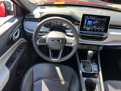 Used 2024 Jeep Compass Limited image 14