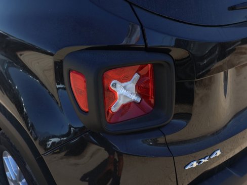 New 2023 Jeep Renegade Latitude w/ Sun & Fun Group image 6