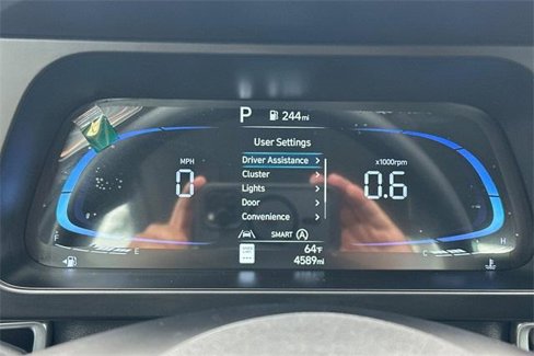 Used 2025 Hyundai Elantra SE image 23