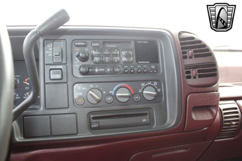 Used 1995 Chevrolet Tahoe 4WD 2-Door image 23