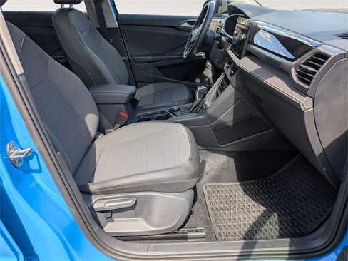 New 2025 Volkswagen Taos SE image 28