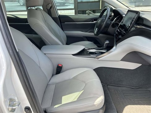 Used 2022 Toyota Camry XLE image 8