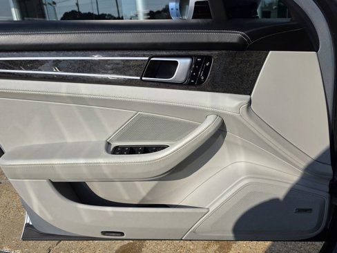 Certified 2018 Porsche Panamera 4 w/ Premium Package Plus image 24