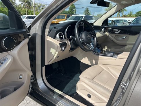Used 2021 Mercedes-Benz GLC 300 image 9