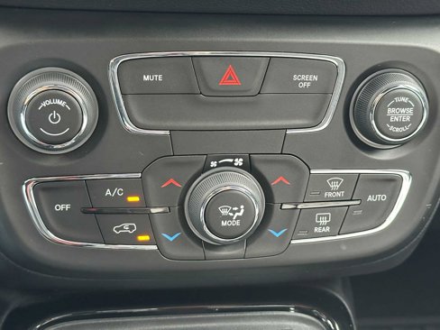Used 2020 Jeep Compass Latitude image 27