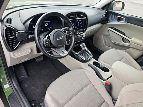 Used 2023 Kia Soul EX image 2