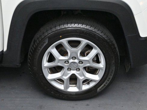 Used 2016 Jeep Renegade Latitude w/ Cold Weather Group image 33