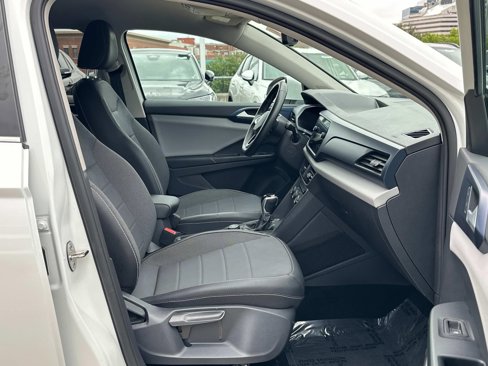 Used 2022 Volkswagen Taos SE w/ IQ.Drive SE Package image 13