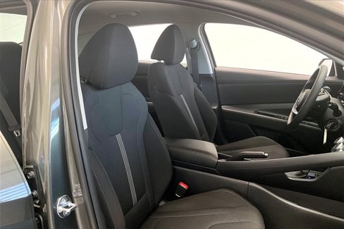 Certified 2025 Hyundai Elantra SE image 7