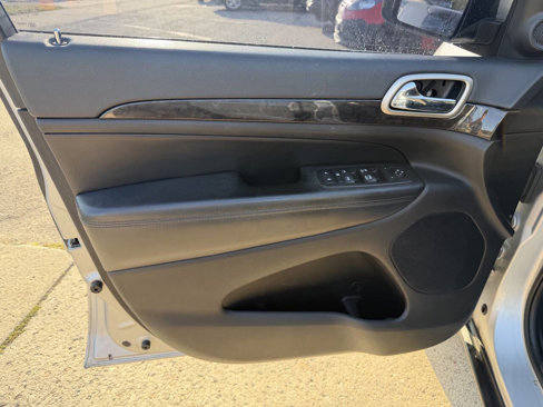 Used 2013 Jeep Grand Cherokee Laredo image 18
