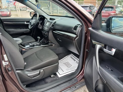 Used 2015 Kia Sorento LX image 10