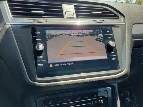 Used 2022 Volkswagen Tiguan SE image 14