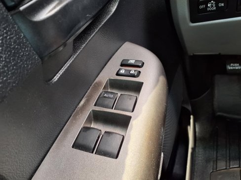 Used 2013 Toyota Tundra 4x4 CrewMax image 33