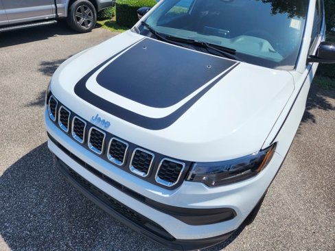 New 2025 Jeep Compass Sport w/ Mopar Graphics Package image 8