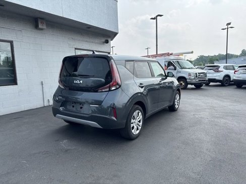 Used 2023 Kia Soul LX image 2