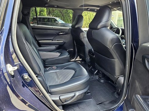 Used 2022 Toyota Highlander XSE image 11