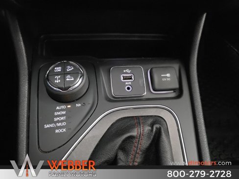 Used 2019 Jeep Cherokee Trailhawk w/ Cold Weather Group image 21